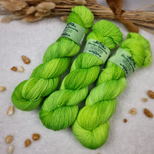 Lade das Bild in den Galerie-Viewer, Platinum Sock - Matrix (neon, leuchtet unter UV-Licht)