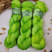 Lade das Bild in den Galerie-Viewer, Platinum Sock - Matrix (neon, leuchtet unter UV-Licht)