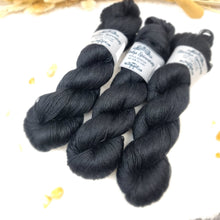 Lade das Bild in den Galerie-Viewer, Nepal - schwarz