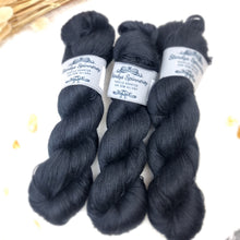 Lade das Bild in den Galerie-Viewer, Nepal - schwarz