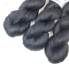 Lade das Bild in den Galerie-Viewer, Nepal - schwarz