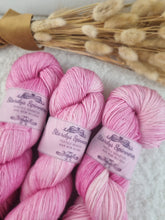 Lade das Bild in den Galerie-Viewer, Merino Silk Sock - Sahnebonbon