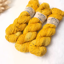 Lade das Bild in den Galerie-Viewer, Donegal Tweed - Sunflower