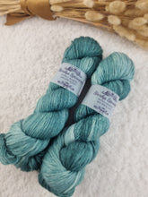 Lade das Bild in den Galerie-Viewer, Merino Silk Sock - Soft Emerald