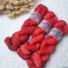 Lade das Bild in den Galerie-Viewer, Platinum Sock - Klatschmohn