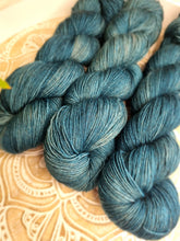 Lade das Bild in den Galerie-Viewer, Yak Sock - Emerald