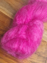 Lade das Bild in den Galerie-Viewer, Éire - Hot Pink