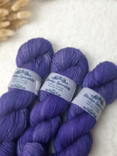 Lade das Bild in den Galerie-Viewer, Yak Sock - Veilchen