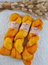 Lade das Bild in den Galerie-Viewer, Merino Silk Sock - Tangerine