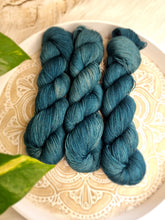 Lade das Bild in den Galerie-Viewer, Yak Sock - Emerald