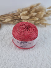 Lade das Bild in den Galerie-Viewer, Kathmandu (Camel/Silk) Lace - Strawberry (gewickelt)