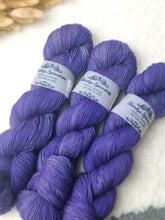 Lade das Bild in den Galerie-Viewer, Yak Sock - Veilchen