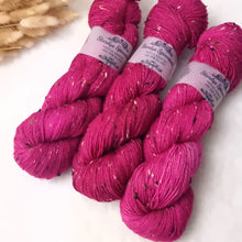 Lade das Bild in den Galerie-Viewer, Donegal Tweed - Hot Pink