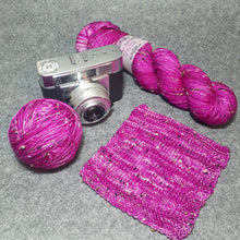 Lade das Bild in den Galerie-Viewer, Donegal Tweed - Sunshine