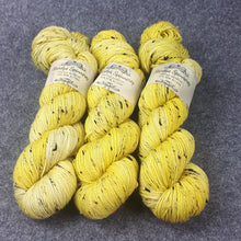 Lade das Bild in den Galerie-Viewer, Donegal Tweed - Sunshine