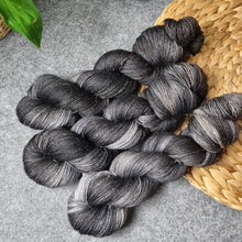 Lade das Bild in den Galerie-Viewer, Merino Sparkle - Thunderstruck