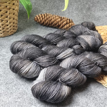 Lade das Bild in den Galerie-Viewer, Merino Sparkle - Thunderstruck