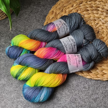 Lade das Bild in den Galerie-Viewer, Platinum Sock - Dark Rainbow (Regenbogen)