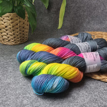 Lade das Bild in den Galerie-Viewer, Platinum Sock - Dark Rainbow (Regenbogen)