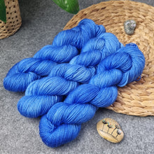 Lade das Bild in den Galerie-Viewer, Silky HT - Royal Ink