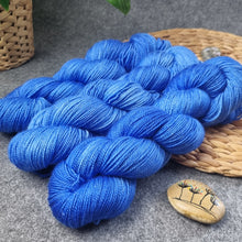 Lade das Bild in den Galerie-Viewer, Silky HT - Royal Ink