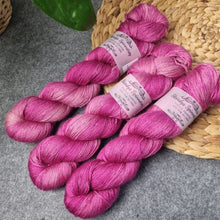 Lade das Bild in den Galerie-Viewer, Kathmandu (Camel/Silk) Lace - Ruby