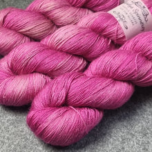 Lade das Bild in den Galerie-Viewer, Kathmandu (Camel/Silk) Lace - Ruby