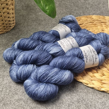 Lade das Bild in den Galerie-Viewer, Silky HT - Ferryman