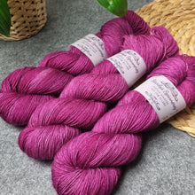 Lade das Bild in den Galerie-Viewer, Yak Sock - Alpenrose