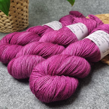 Lade das Bild in den Galerie-Viewer, Yak Sock - Alpenrose