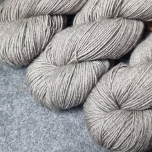 Lade das Bild in den Galerie-Viewer, Yak Sock - Edelweiß