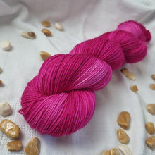 Lade das Bild in den Galerie-Viewer, Platinum Sock - Hot Pink