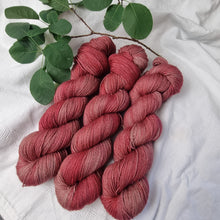 Lade das Bild in den Galerie-Viewer, Yak Sock - Kirsche