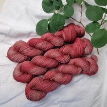 Lade das Bild in den Galerie-Viewer, Yak Sock - Kirsche