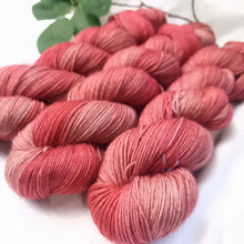 Lade das Bild in den Galerie-Viewer, Yak Sock - Kirsche