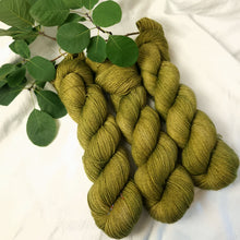 Lade das Bild in den Galerie-Viewer, Yak Sock - Olive