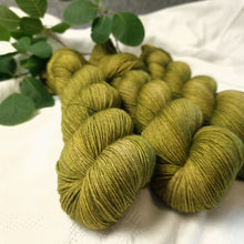 Lade das Bild in den Galerie-Viewer, Yak Sock - Olive