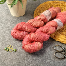 Lade das Bild in den Galerie-Viewer, Kathmandu (Camel/Silk) Lace - Strawberry