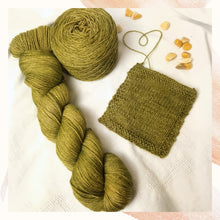 Lade das Bild in den Galerie-Viewer, Yak Sock - Olive