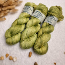 Lade das Bild in den Galerie-Viewer, Merino Silk Sock - Rosemary
