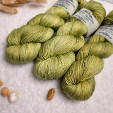 Lade das Bild in den Galerie-Viewer, Merino Silk Sock - Rosemary
