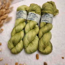 Lade das Bild in den Galerie-Viewer, Merino Silk Sock - Rosemary
