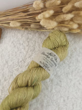 Lade das Bild in den Galerie-Viewer, Kathmandu (Camel/Silk) - Golden Moss

