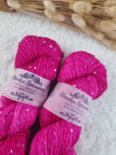 Lade das Bild in den Galerie-Viewer, Waitomo - Hot Pink
