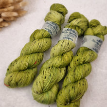 Lade das Bild in den Galerie-Viewer, Donegal Tweed - Kiwi
