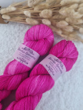 Lade das Bild in den Galerie-Viewer, Platinum Sock - Hot Pink
