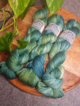 Lade das Bild in den Galerie-Viewer, Angel Delight - Iguana
