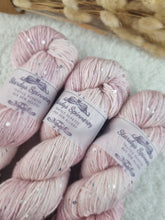 Lade das Bild in den Galerie-Viewer, Waitomo - Blush
