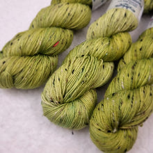 Lade das Bild in den Galerie-Viewer, Donegal Tweed - Kiwi
