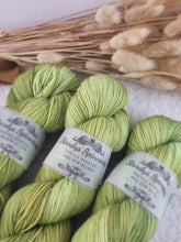 Lade das Bild in den Galerie-Viewer, Platinum Sock - Meadow
